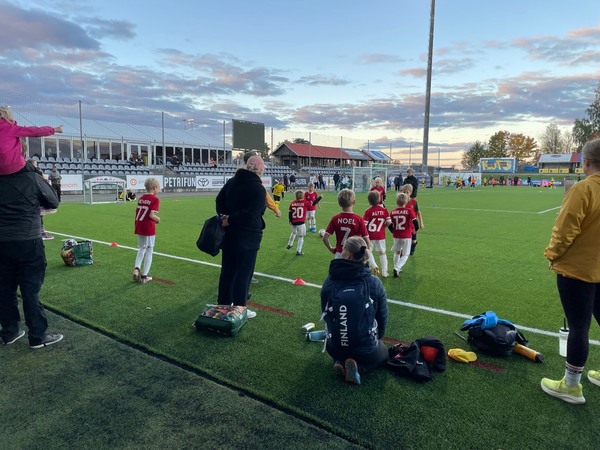 Tiistain Tenavaliigaa ja maalien tykitystä ⚽️
