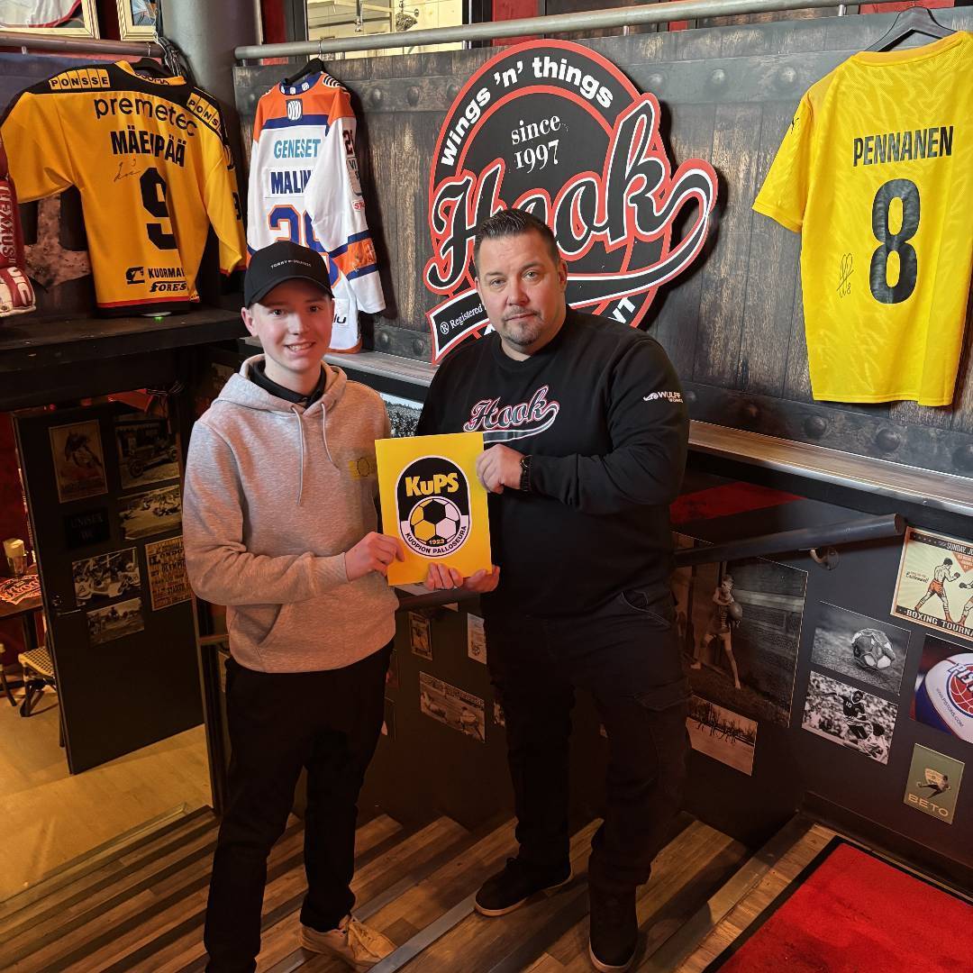 KuPS P12 Keltainen solmi kumppanuuden Hook Kuopion kanssa