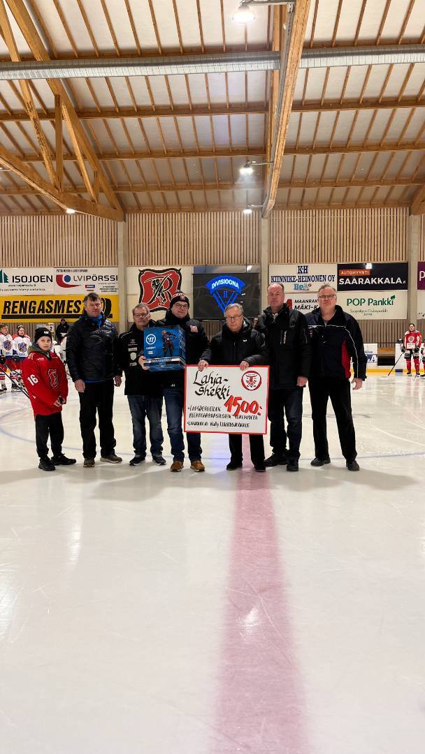 Kurikan Ryhdin jääkiekon edustusjoukkue lahjoitti 1500€ tukirahastoon. 