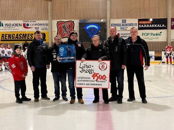 Kurikan Ryhdin jääkiekon edustusjoukkue lahjoitti 1500€ tukirahastoon. 