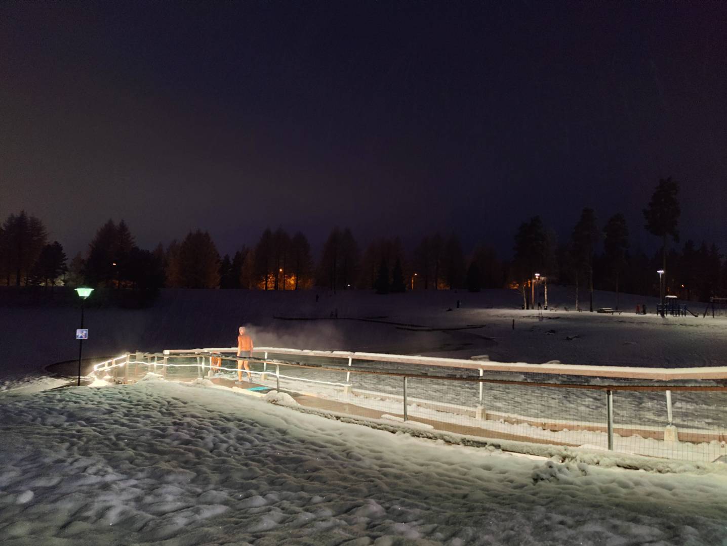 Kuuttien retki Lakeuden Avantouimareiden avantosaunalle