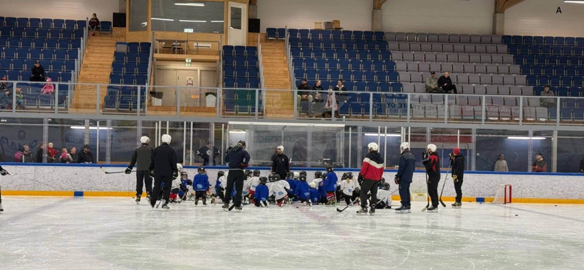 Kiekkokoulut pyörähtivät vauhdilla käyntiin!