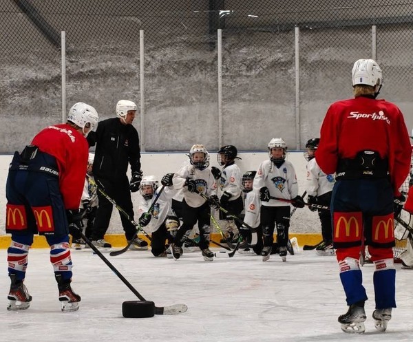 Ulkojäiltä jääkiekon pariin, oikeassa jääkiekkoseurassa?