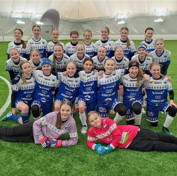 Virkiä jalkapallotytöt T13