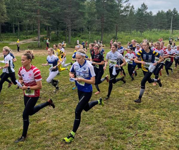 Lakeuden viestissä hyvää menoa - naiset 9. ja miehet 19.
