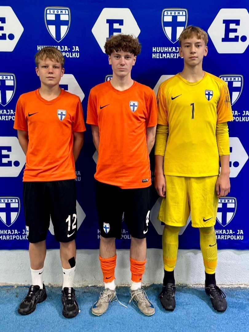 Aarne, Aleksi ja Touko P14-ikäluokan Huuhkajaliigan Yläloppusarjassa SPL K3 United -joukkueessa