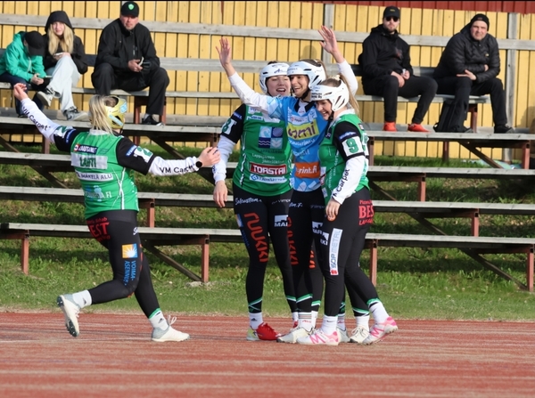 Vaiherikas pesispeli Veikkolassa