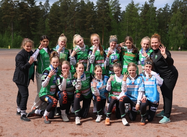 Seurayhteistyöllä pesisleirille
