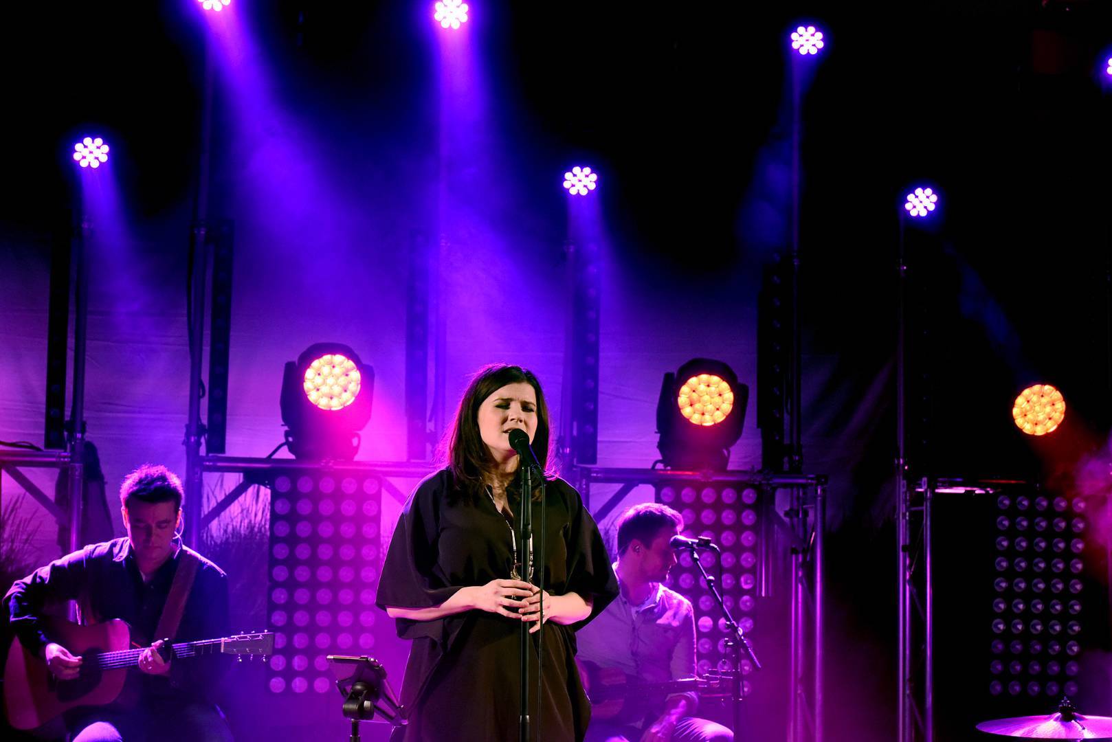 Limingan Kiekon tukikonsertissa esiintyi Suvi Teräsniska