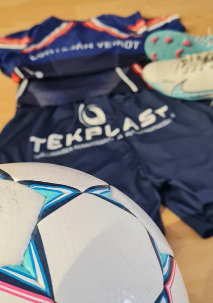 Tekplast-tuki jalkapalloharrastukseen haastavassa taloudellisessa tilanteessa oleville perheille