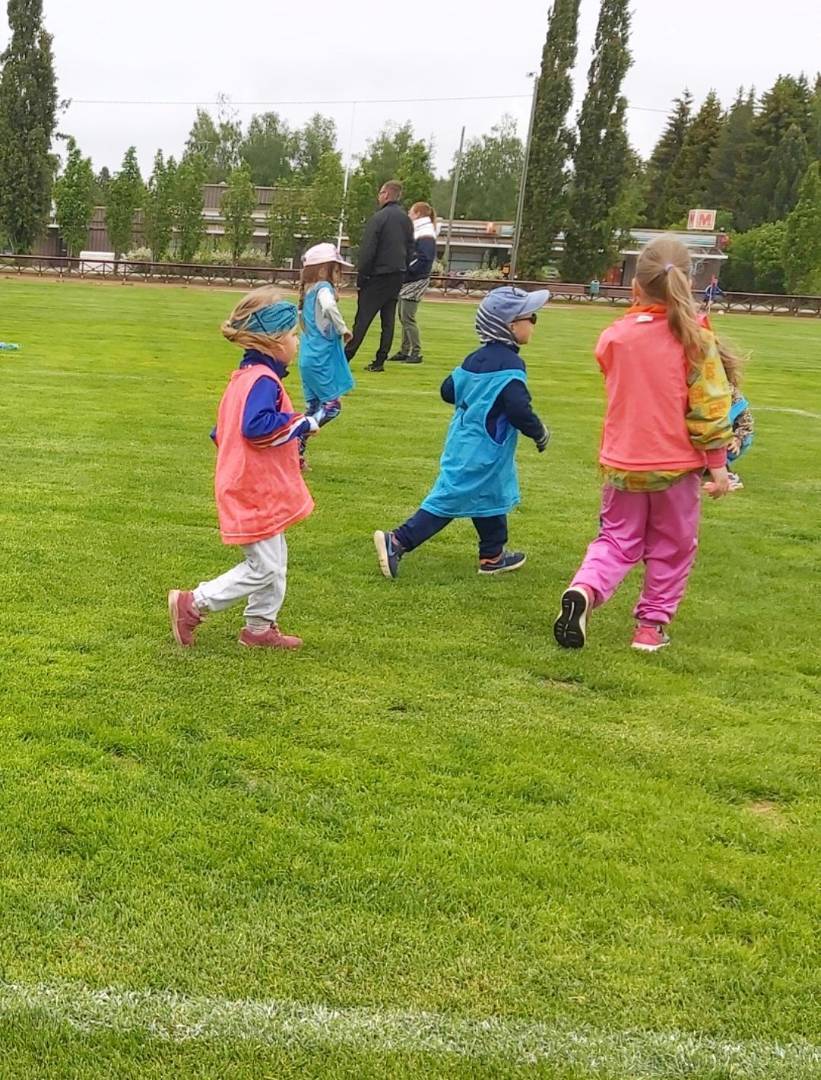 LoVen maksuttomat kesäkerhot lapsille: futista ja monipuolista liikkumista