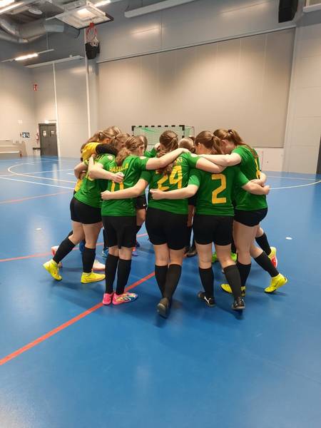 Futsaljoukkue naisten neloseen