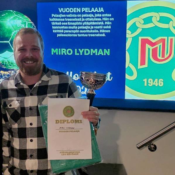 Miesten edustusjoukkueen pelaajia palkittiin K2 Lataamossa järjestetyssä Ballon Vert 2025 -gaalassa