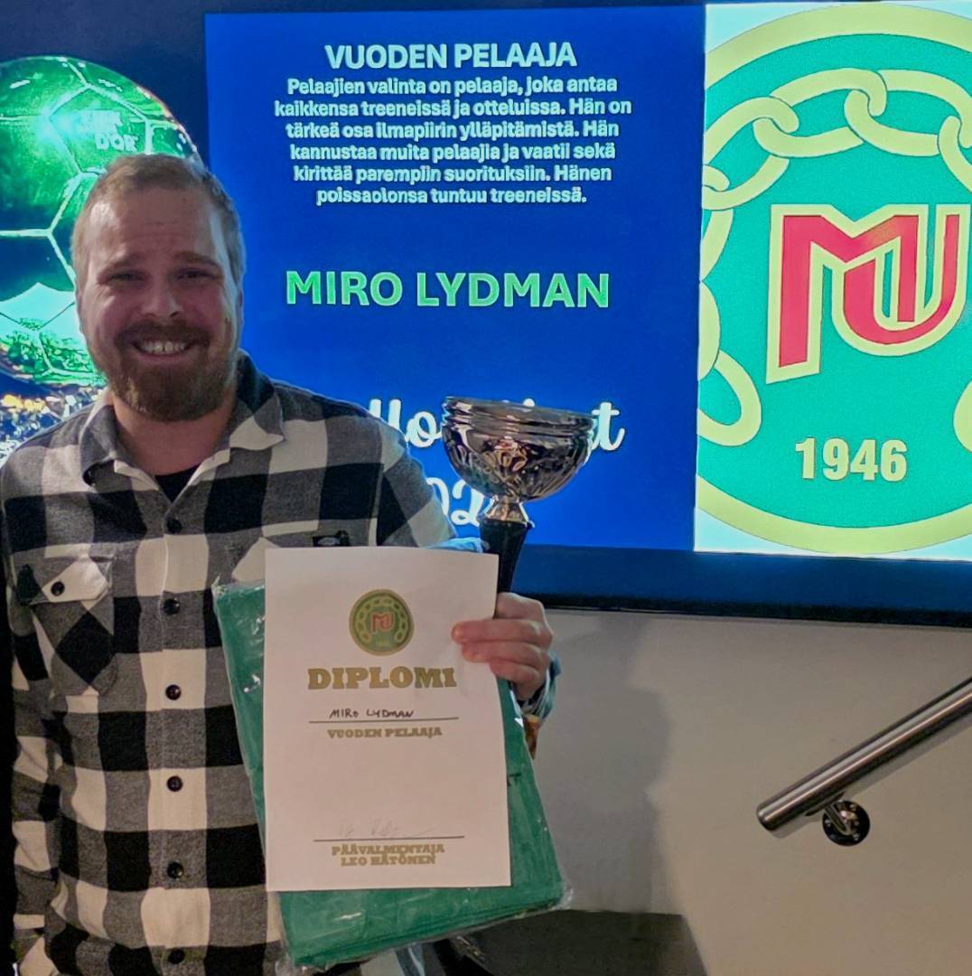 Miesten edustusjoukkueen pelaajia palkittiin K2 Lataamossa järjestetyssä Ballon Vert 2025 -gaalassa