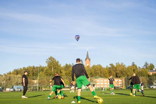 Juhlallisuuksia, iloa, draamaa ja tietenkin jalkapalloa