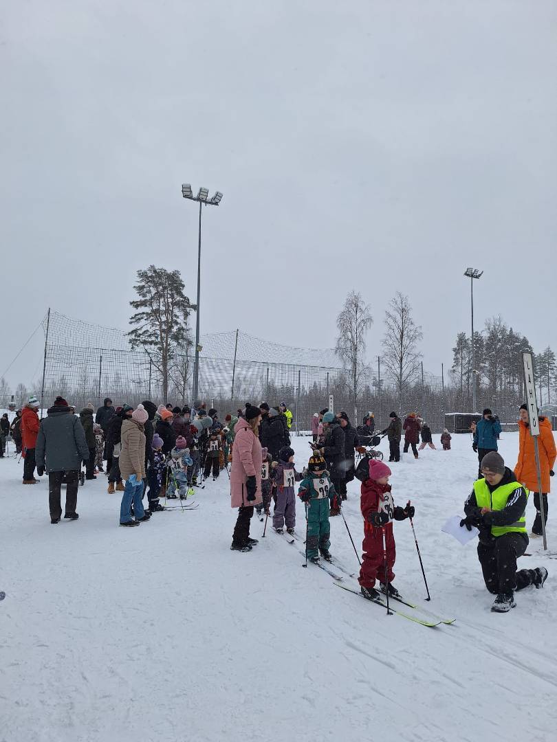 Onnistunut Hippo-hiihtotapahtuma liikutti perheitä Muuramessa
