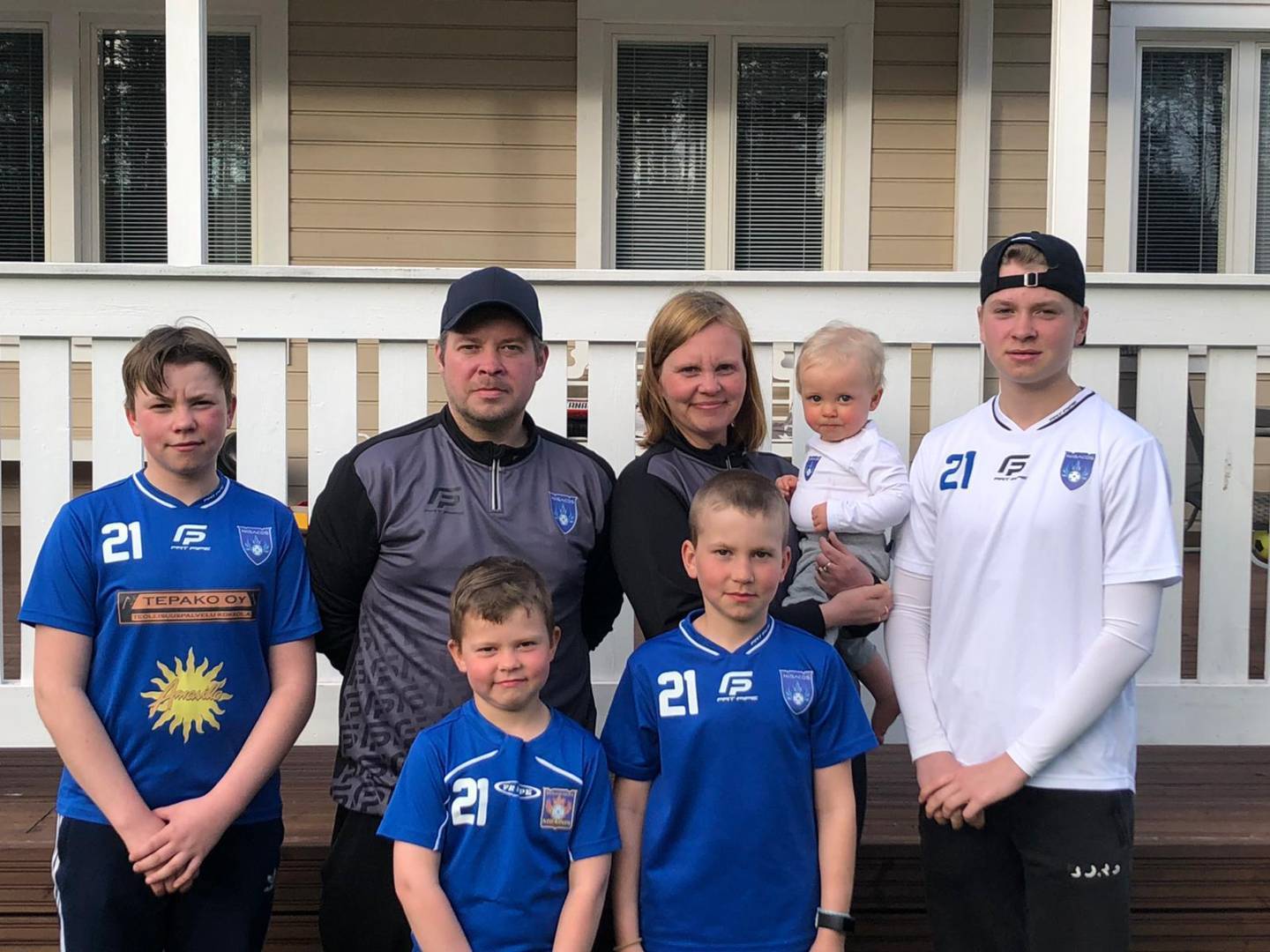 MY DAY: Äiti johtaa seuraa, isä valmentaa ja pojat pelaa –salibandy rytmittää Seppäsen perheen arkea