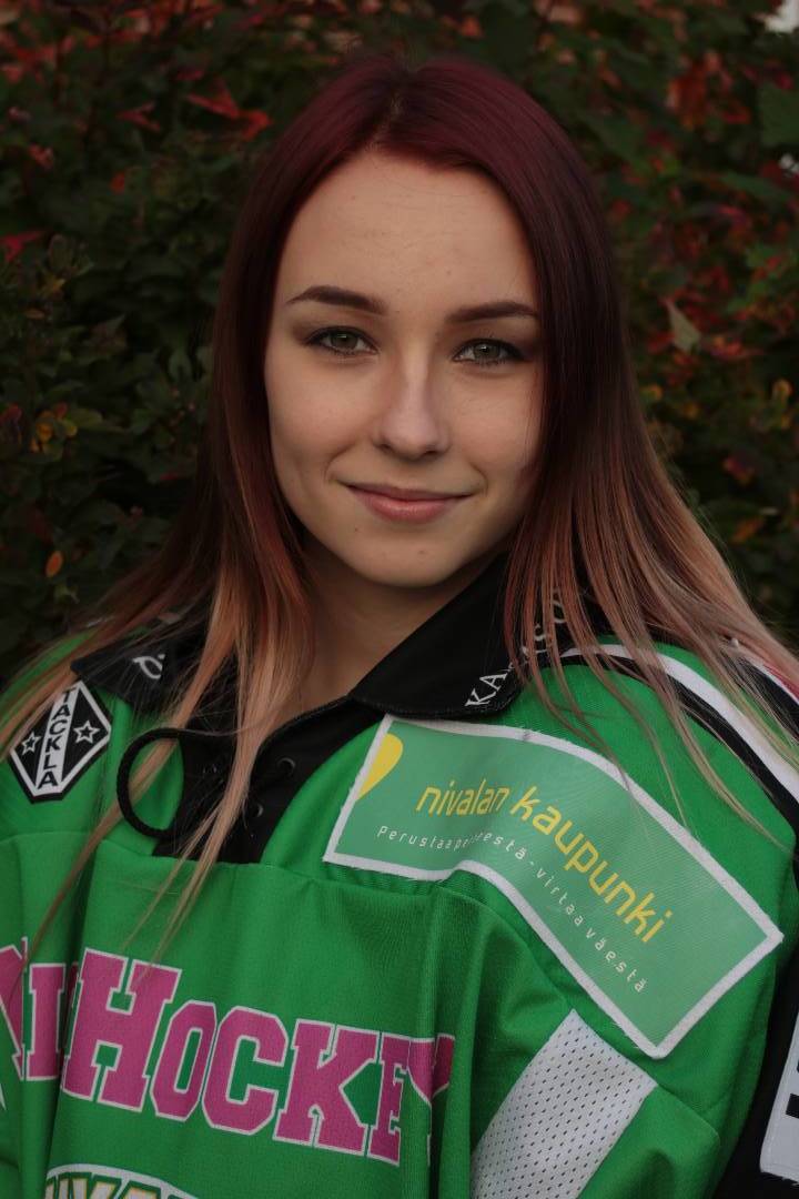 Jasmin Hyvärinen NiceHockey-paitaan
