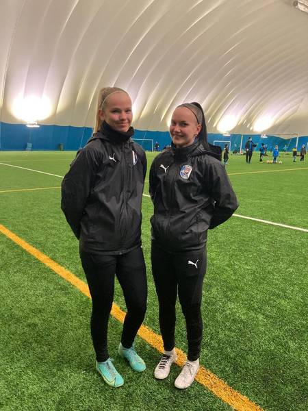 NJS:n Nette-Nina Hiltunen ja Salla Hyvönen U18-tyttöjen Islanti-maaotteluihin