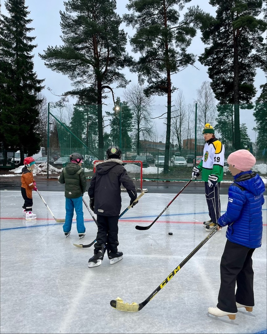Ogelin avajaisia vietettiin tänään sateisessa kelissä!