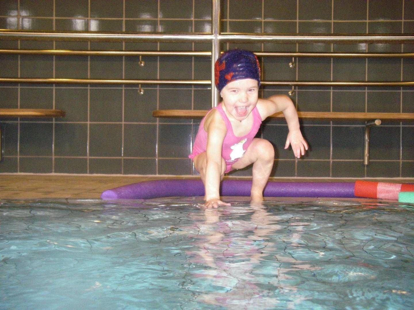 Nappaa oma paikkasi uimakouluun!