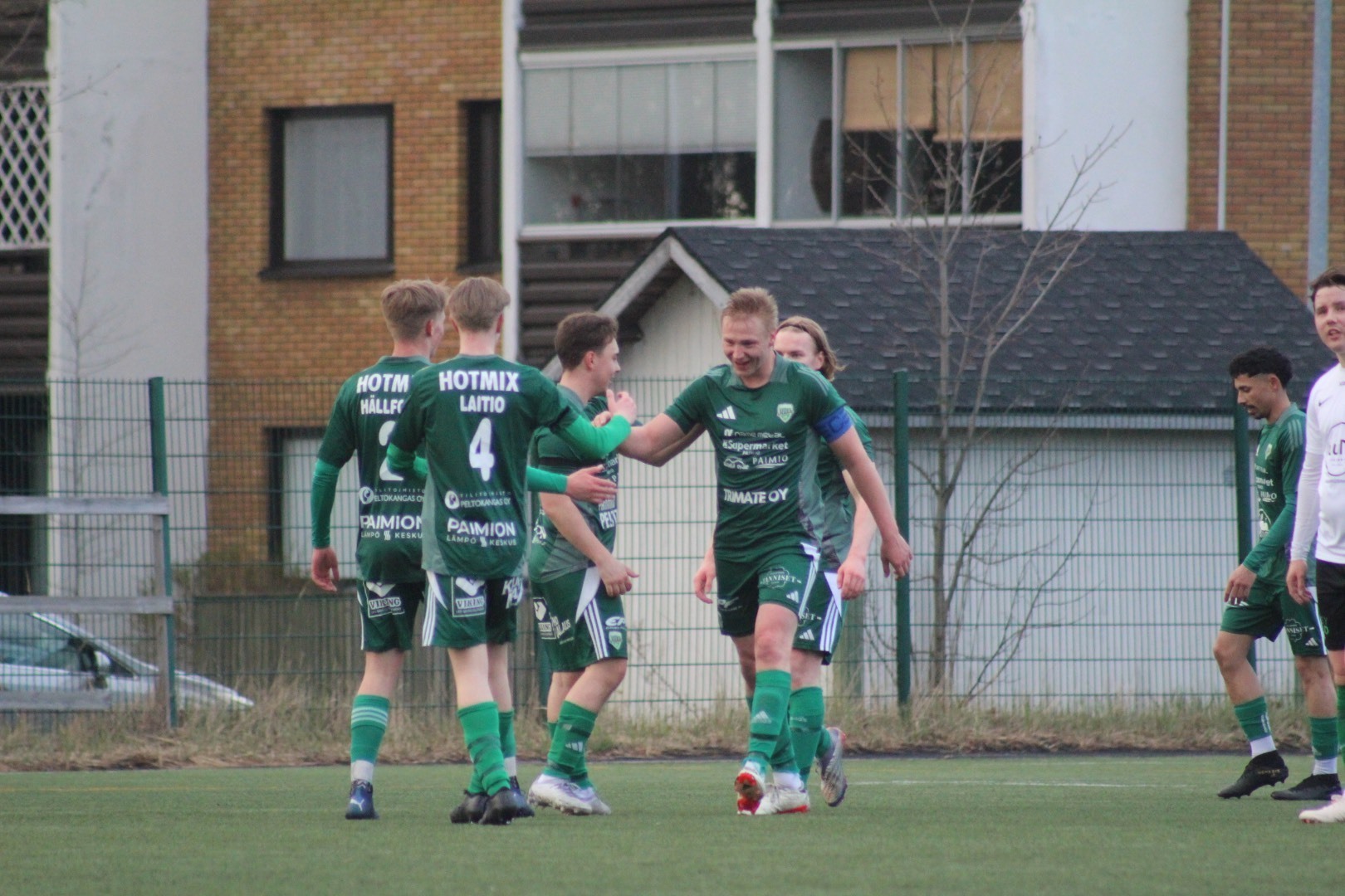 Miehet voitokkaita kauden kotiavauksessa