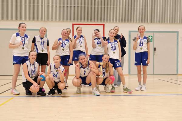 Wu14-tytöt Stadium tournamentin U14 Fun -sarjan voittoon Tampereella