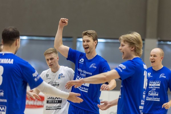 ​Upea päätös huikealle lentopalloviikolle – Lukko jysäytti jymypaukun Kostialla