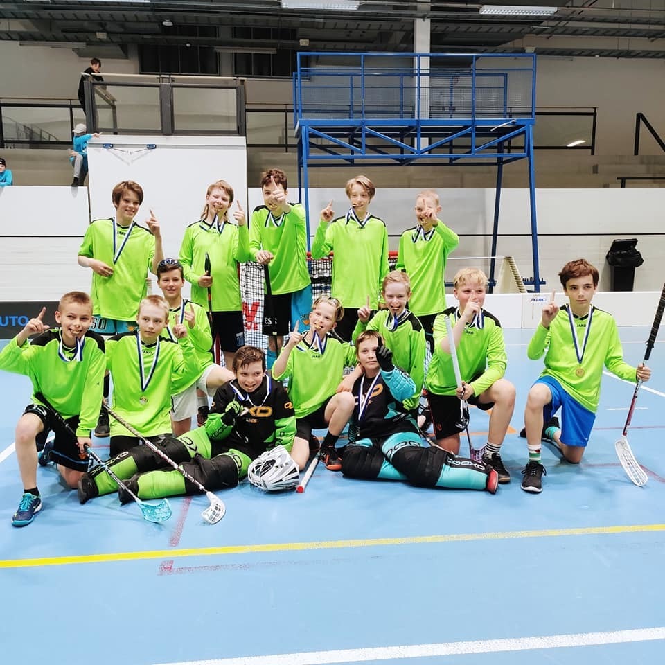 Alakoulujen väliset säbäkisat
