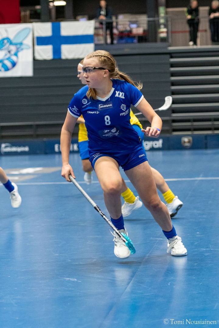 Saana Luostarinen vahvistamaan turkoosia