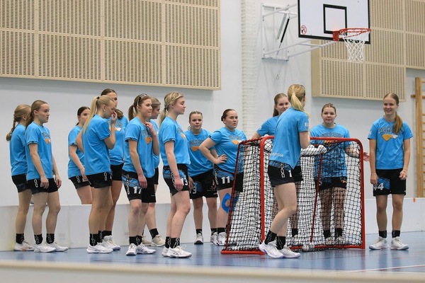 T21 tytöt aloittivat vuoden 2026 kahdella kotivoitolla