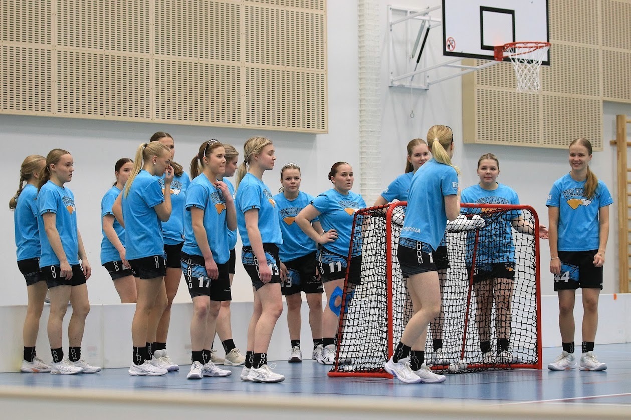 T21 tytöt aloittivat vuoden 2026 kahdella kotivoitolla