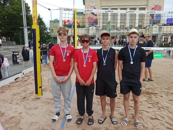Pirkain pelaajille beachissa SM-hopeaa ja -pronssia