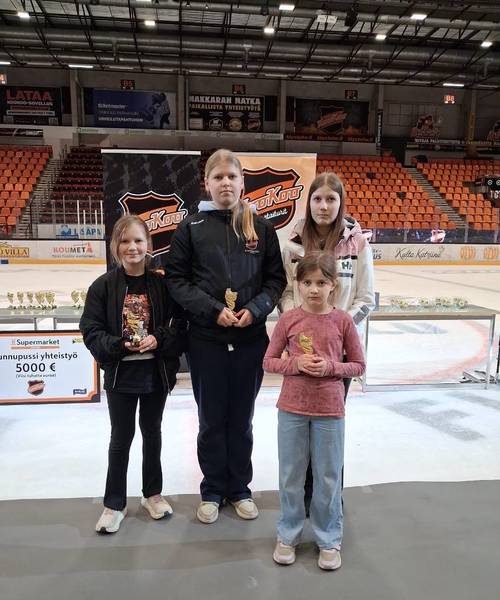Kauden 25-26 Tyttökiekko palkitut.