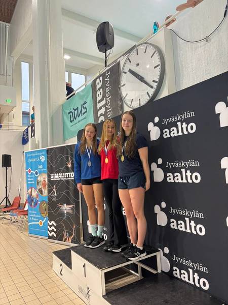 Uinti Populan Riialiina Kiljala nappasi kolme mestaruutta ja pronssin Nuorten SM-Uinneissa