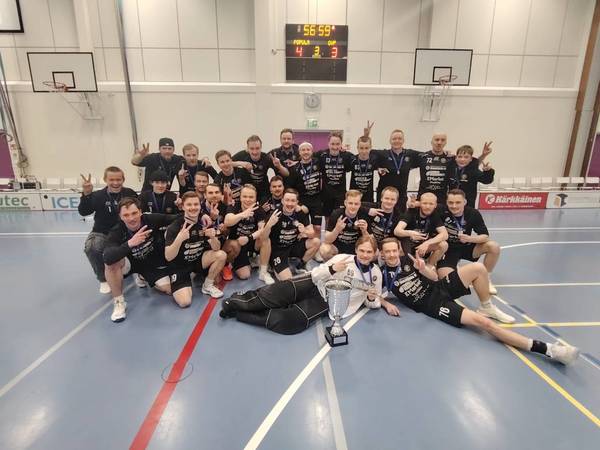 Salibandymiehet juhlii jälleen mestaruutta!