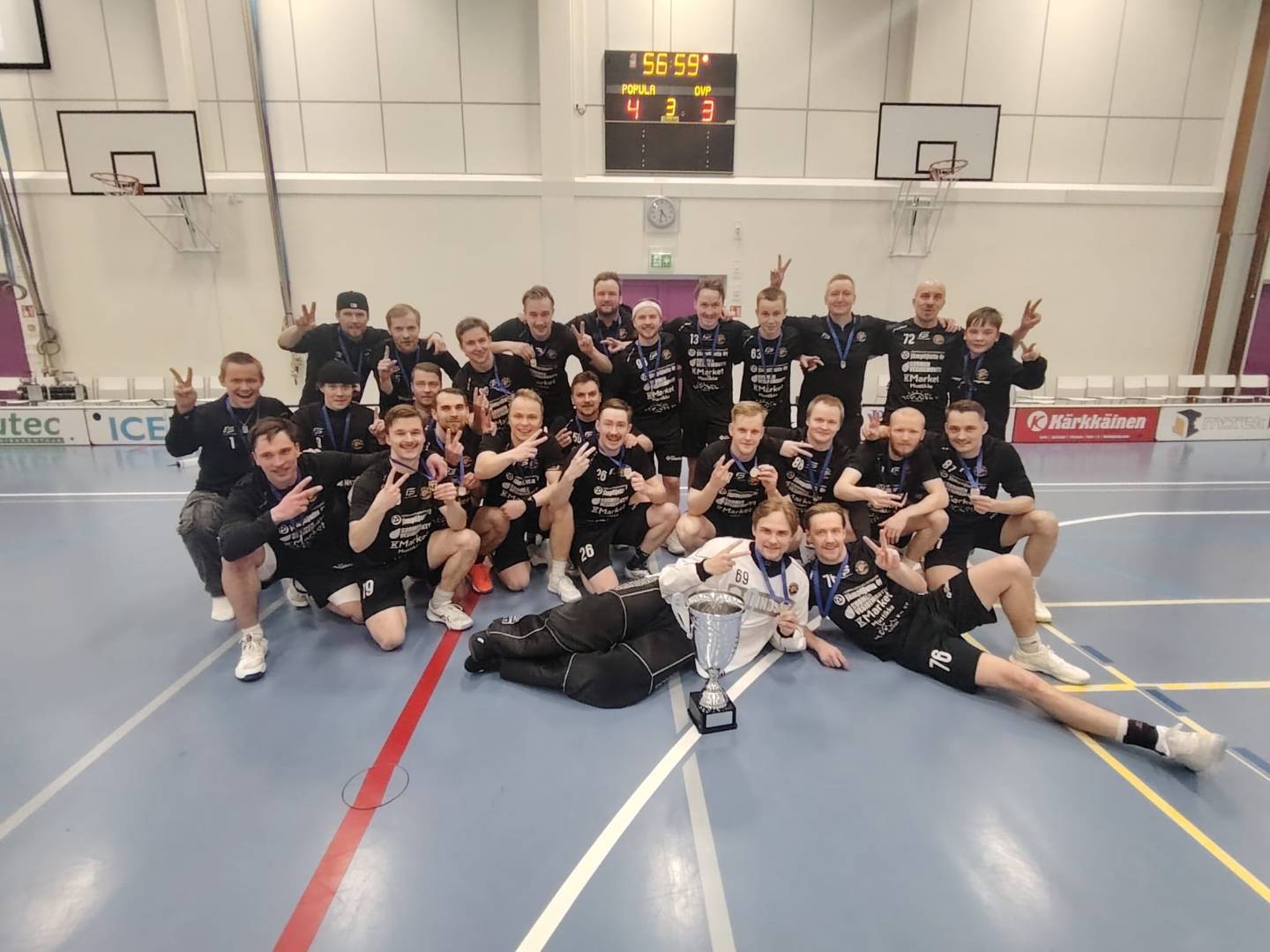 Salibandymiehet juhlii jälleen mestaruutta!