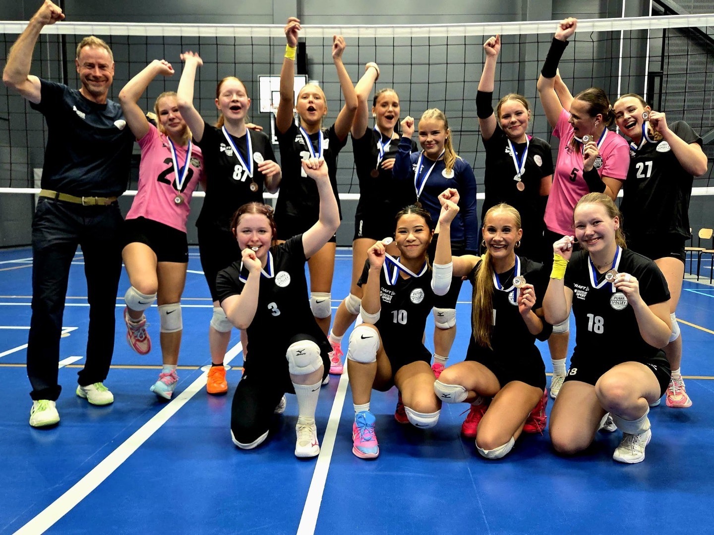 Pronssia kauden avausturnauksesta