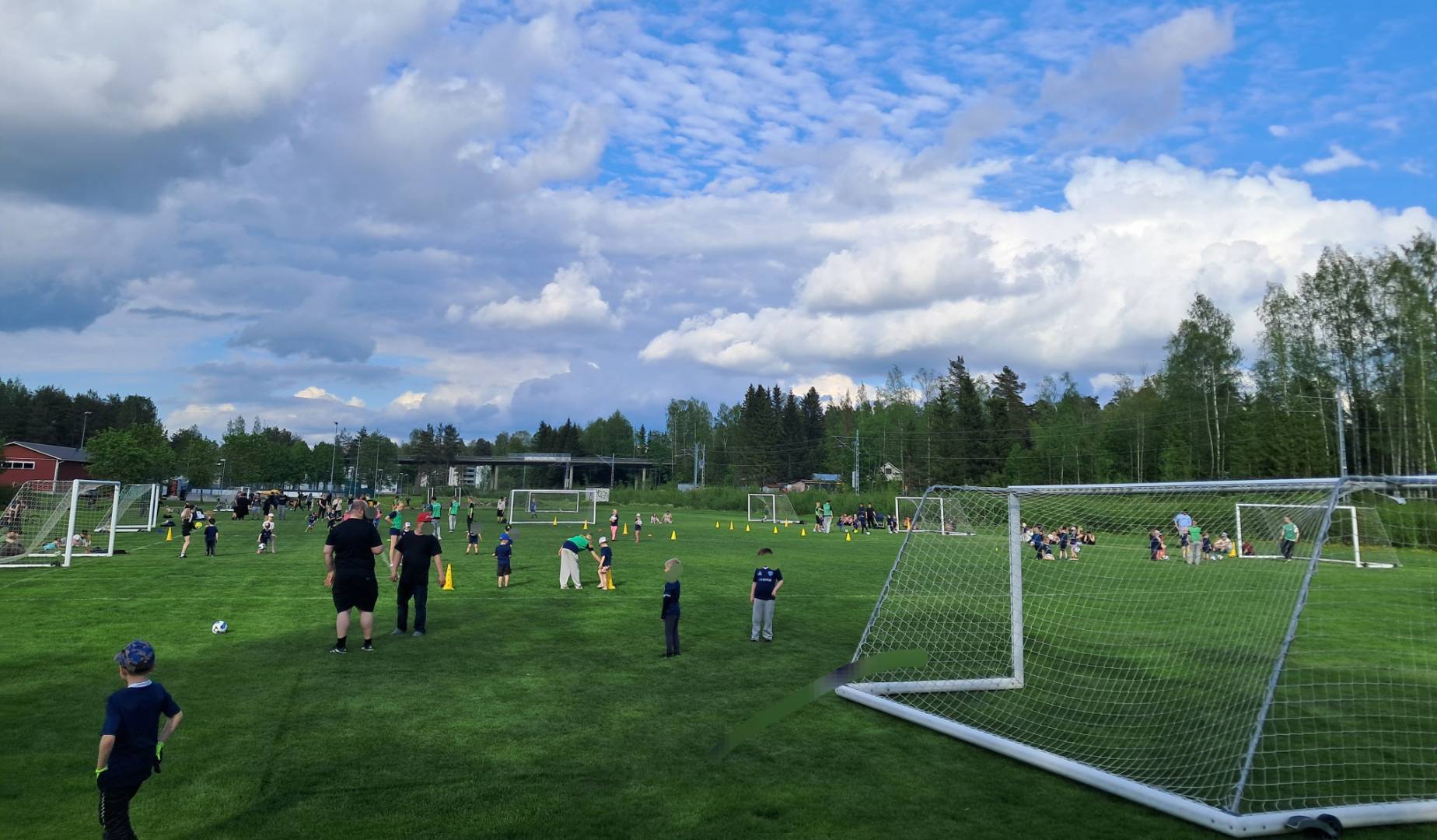 Kesä jalkapallokoulussa
