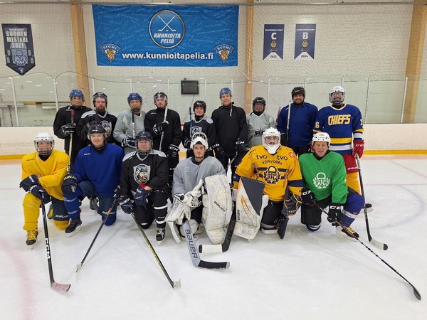 Aikuisten kiekkokoulu jatkuu!/Adult Hockey School continues! INFO 🇫🇮/🇬🇧