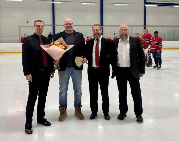 REDS Helsinki palkitsi Nemo Nokkosmäen