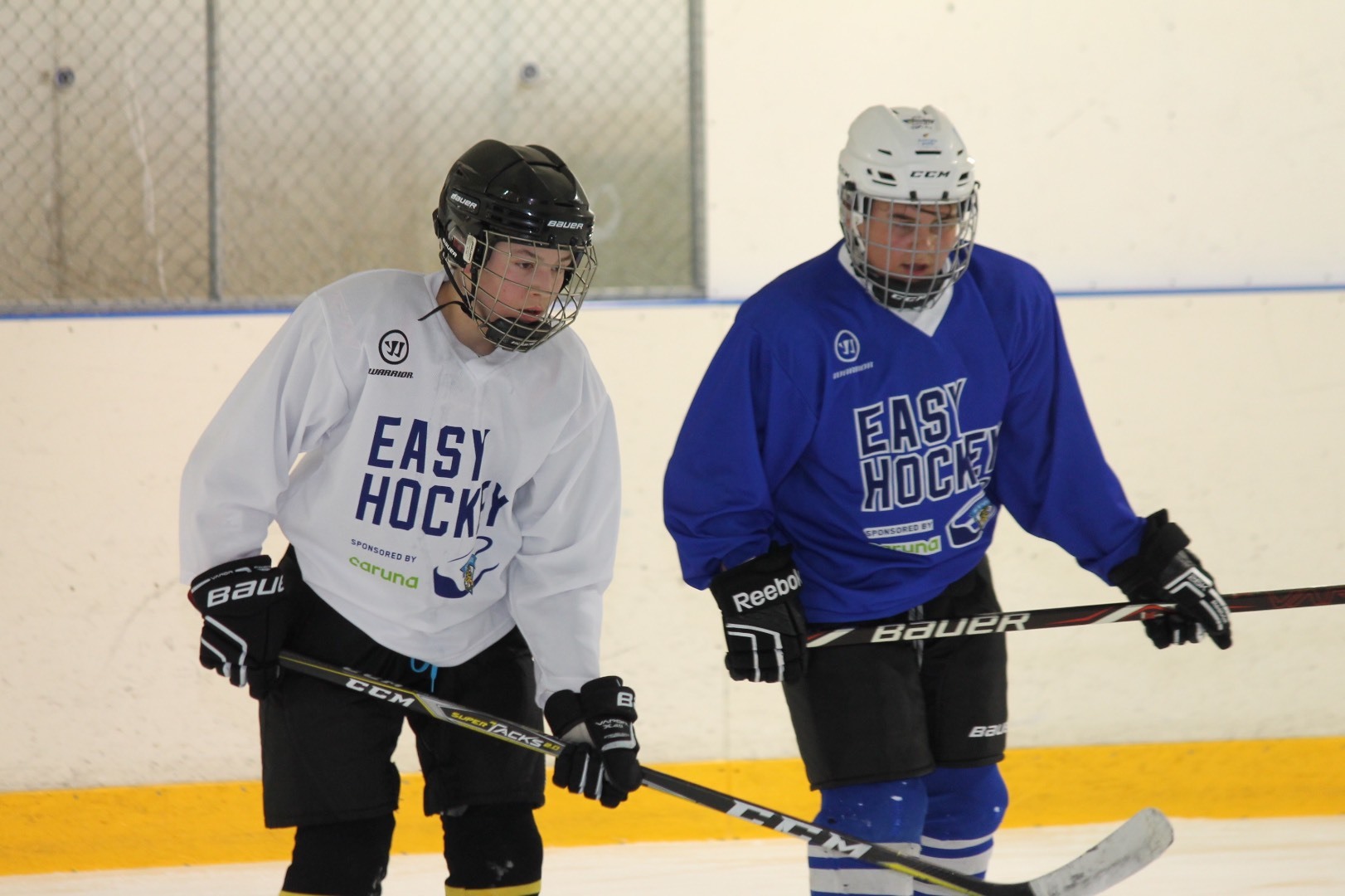 EasyHockey ryhmät harjoittelevat yhdessä