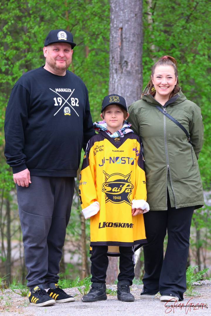 SaiPa-Alumni mukana tukemassa pelipaitojen hankintaa