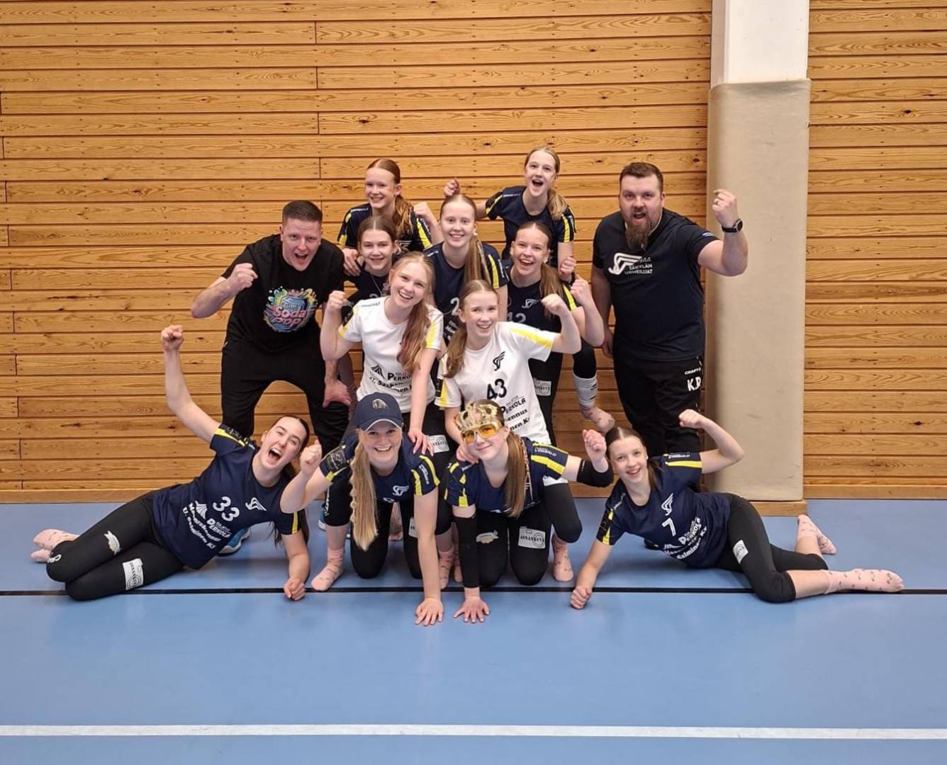 U-15 lentopallotytöt SM-finaaleihin!