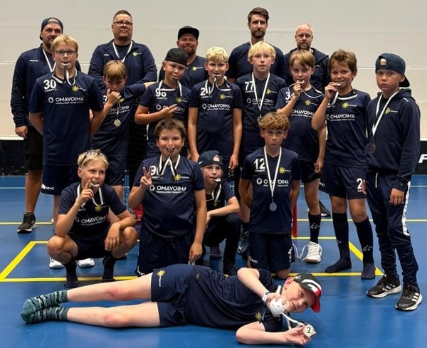P12 hopealle Mestareiden Cupissa 
