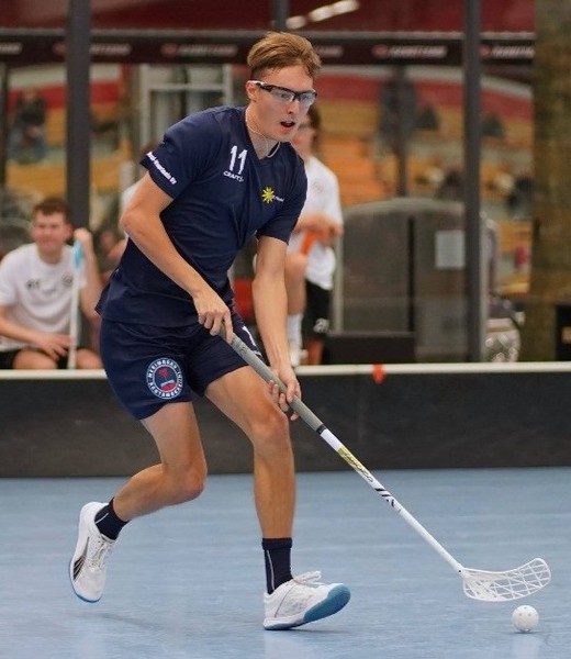 Taas uusi päänahka Tummansinisille