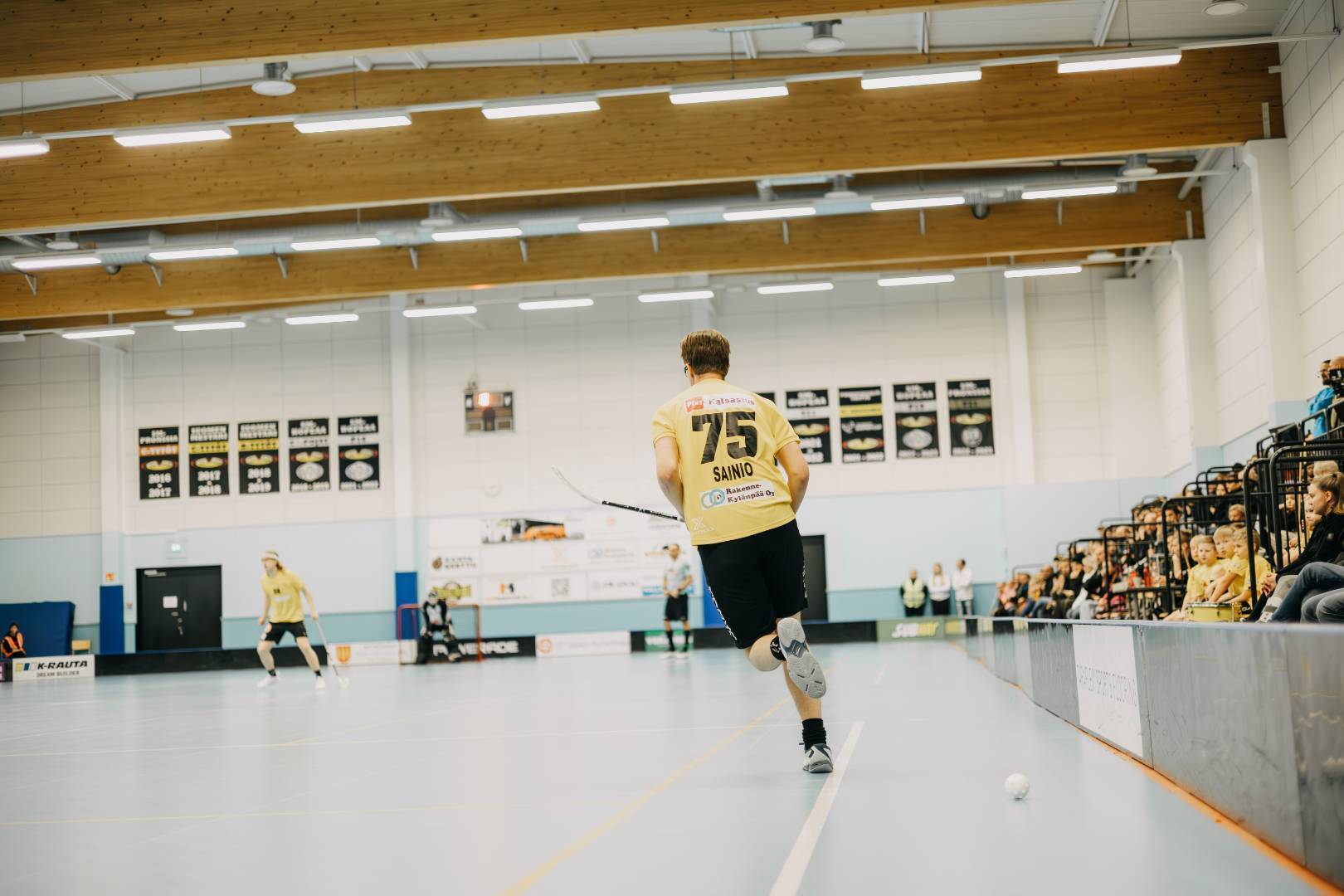 Miehille tyly tappio kotihallissa