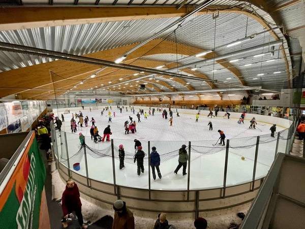 Tervetuloa tutustumaan Sopa luistelu- ja leijonakiekkokouluun!