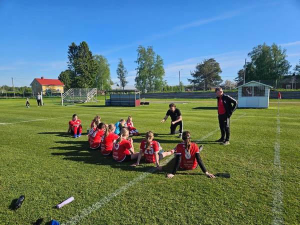 Kevätkausi puolivälissä – pelit jatkuvat pian kotikentällä ⚽️