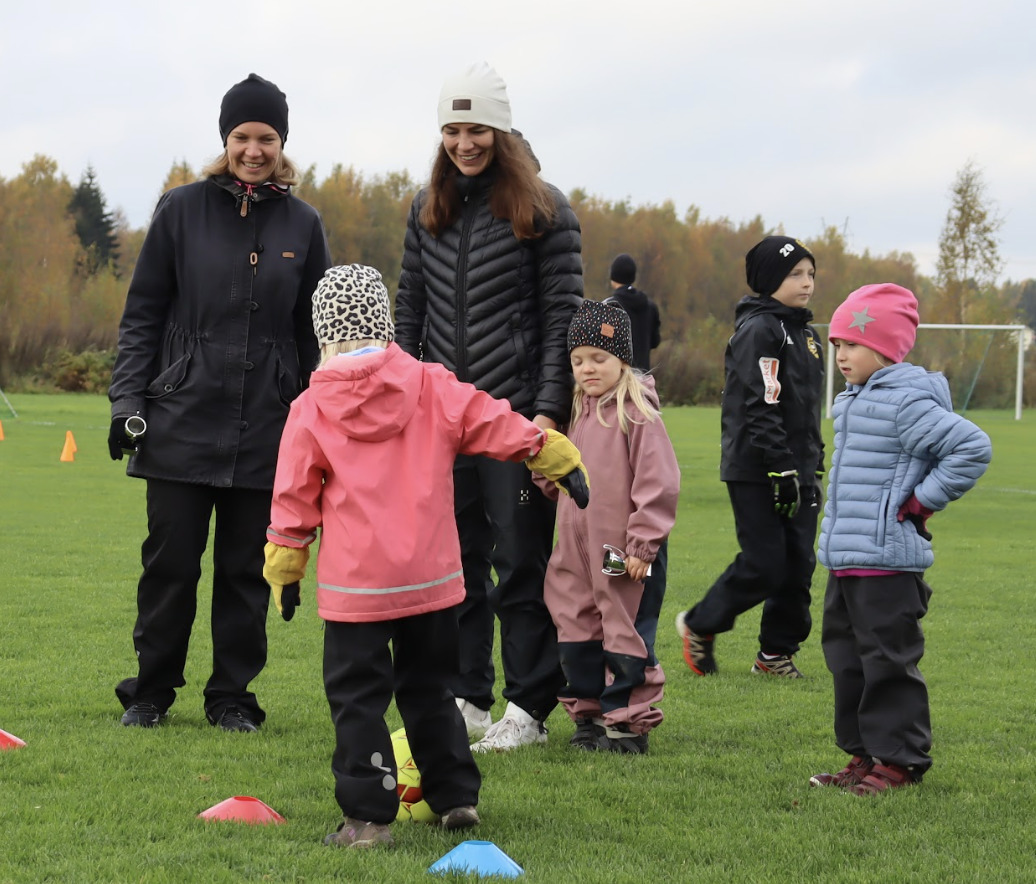 Barn- och föräldrafotboll kör igång